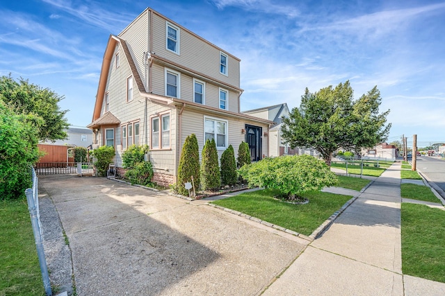 42 S Montague St, Valley Stream, NY 11580 - view of front of home with a gate