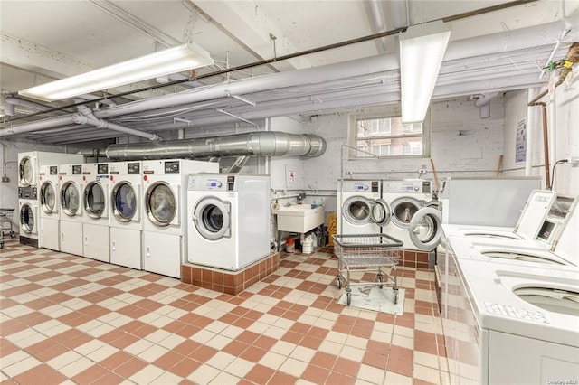 67-66 108th St Unit A58, Forest Hills, NY 11375 - community laundry with independent washer and dryer
