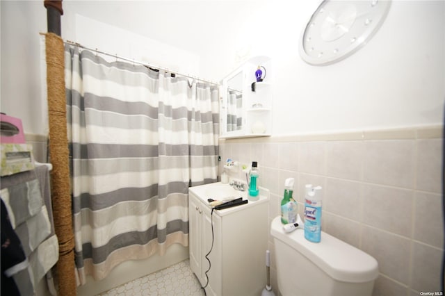 40-45 99th St, Corona, NY 11368 - full bathroom featuring wainscoting, a shower with curtain, vanity, and tile walls