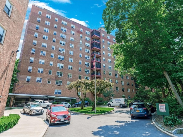 5500 Fieldstone Unit 4Ii, Bronx, NY 10471 - view of apartment building / complex with uncovered parking