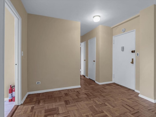 5500 Fieldstone Unit 4Ii, Bronx, NY 10471 - foyer entrance with baseboards