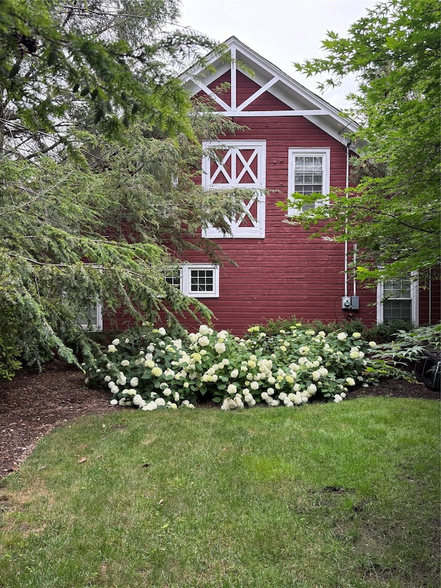 84 Highview Ave, Nanuet, NY 10954 - view of property exterior with a yard