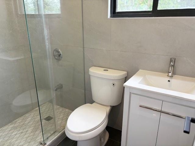 747 Janos Ln, West Hempstead, NY 11552 - bathroom featuring healthy amount of natural light, tile walls, a tile shower, and vanity