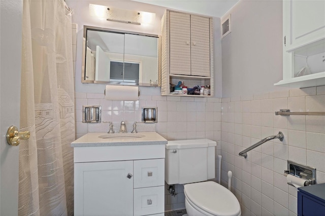 70-20 108th St Unit 5P, Forest Hills, NY 11375 - full bath featuring tile walls, vanity, wainscoting, and a shower with shower curtain
