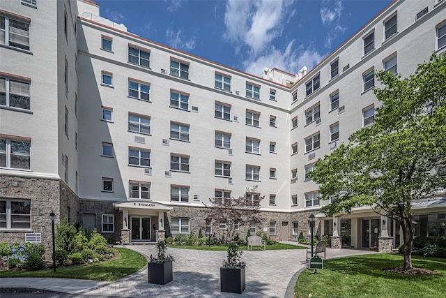 3 Stoneleigh Plz Unit 3E, Bronxville, NY 10708 - photo 1