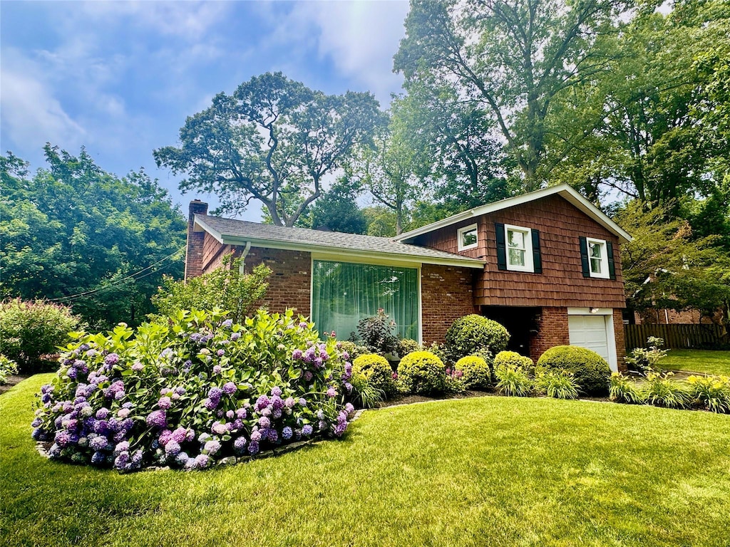 43 E Harwood Dr, Glen Cove, NY 11542 - photo 1