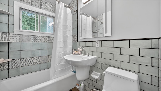 7 Kings Ln, Montrose, NY 10548 - full bath with tile walls and shower / tub combo with curtain