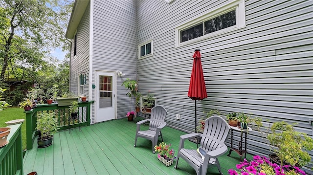 7 Kings Ln, Montrose, NY 10548 - view of wooden deck