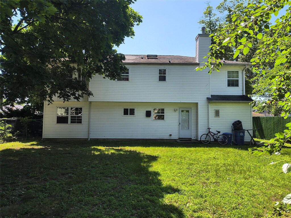 1056 E Arthur St, Uniondale, NY 11553 - photo 3