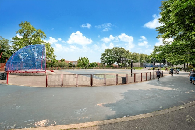 39-60 52nd St Unit 4F, Woodside, NY 11377 - view of community