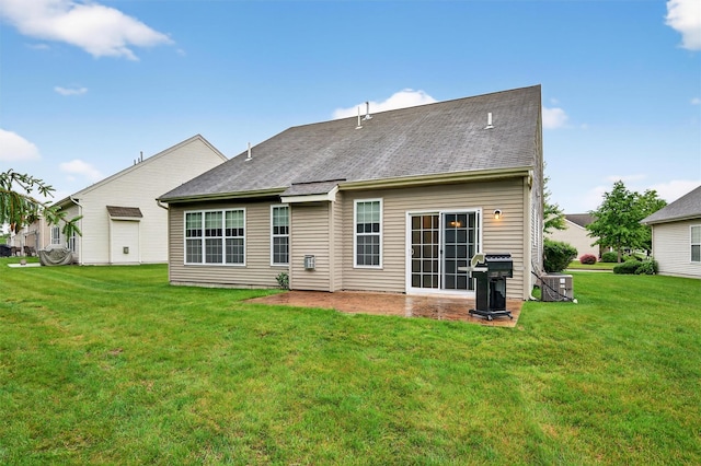 84 Jasmine Dr, Middletown, NY 10940 - rear view of property with a lawn