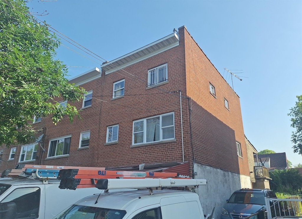 1037 E 219th St, Bronx, NY 10469 - view of property