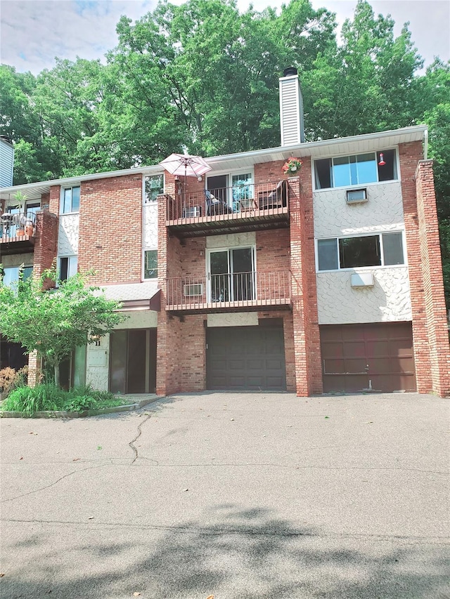 1106 Parkview Dr, Southfields, NY 10975 - view of building exterior with an attached garage and driveway