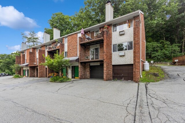 1106 Parkview Dr, Southfields, NY 10975 - view of property featuring a garage and driveway