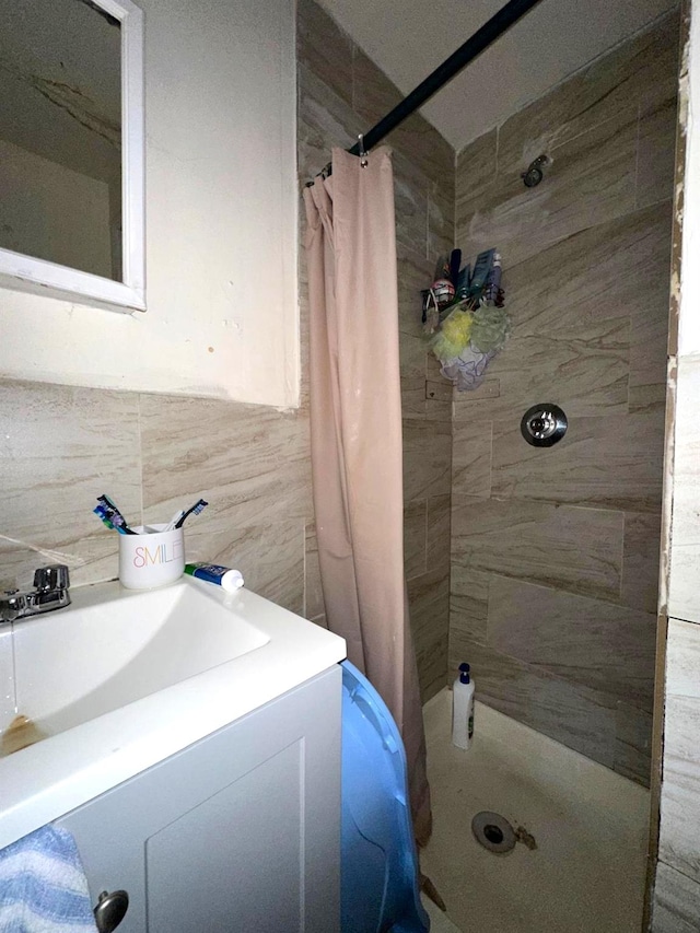110 Beech St, Yonkers, NY 10701 - full bathroom featuring a tile shower and vanity