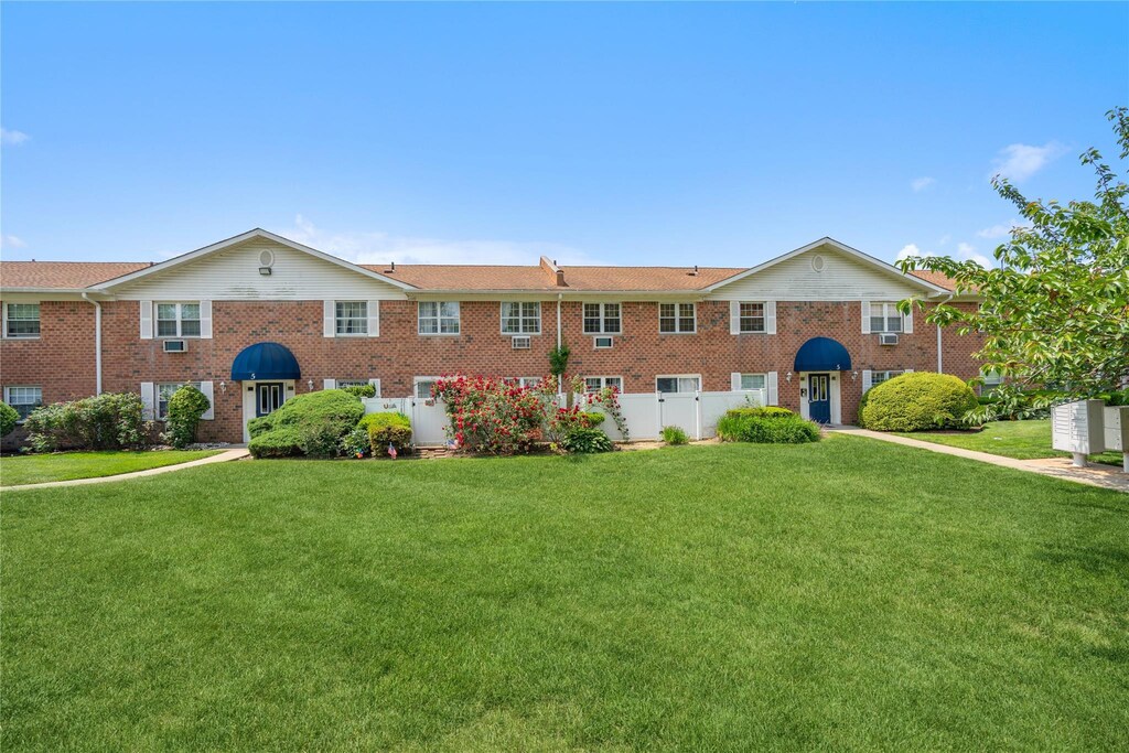 460 Old Town Rd Unit 5N, Port Jefferson Station, NY 11776 - photo 1