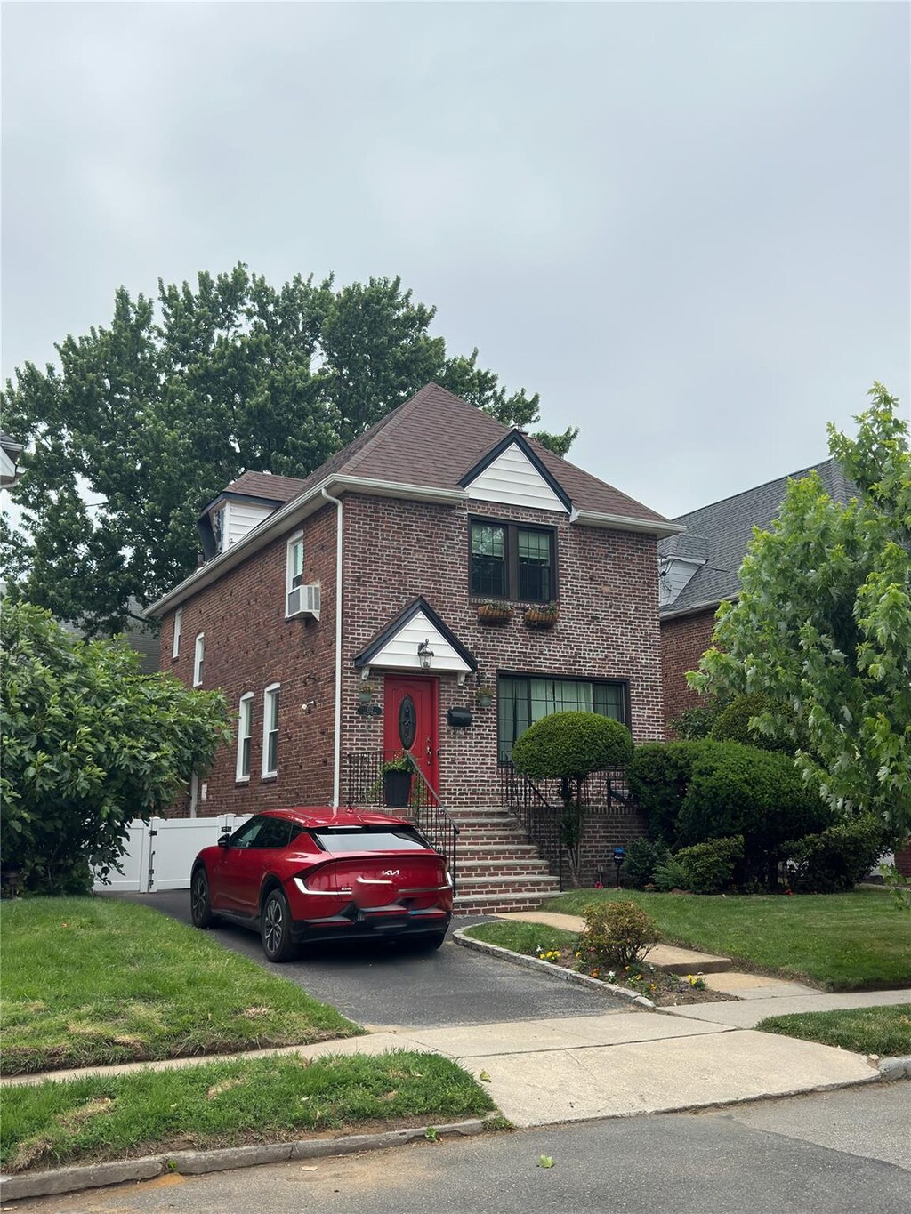 152 Bixley Heath, Lynbrook, NY 11563 - photo 1