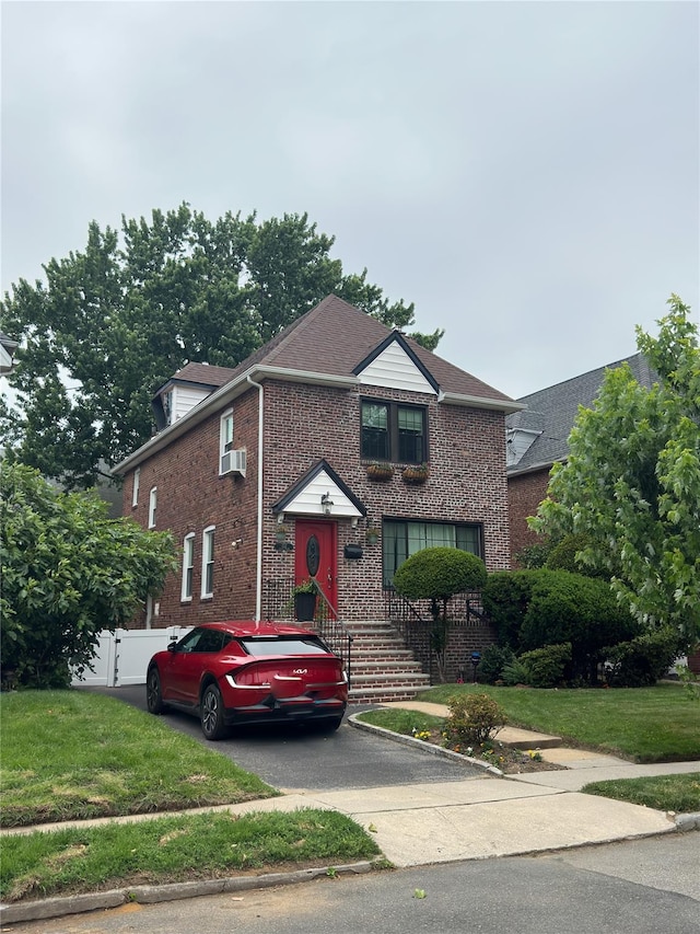 152 Bixley Heath, Lynbrook, NY 11563 - photo 1