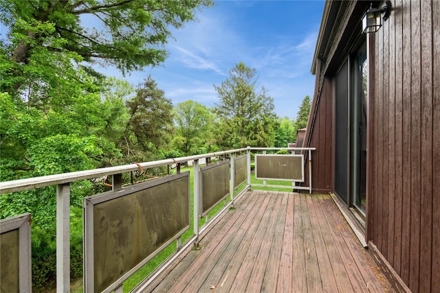 1 Germonds Vlg Unit 16, Bardonia, NY 10954 - view of wooden deck