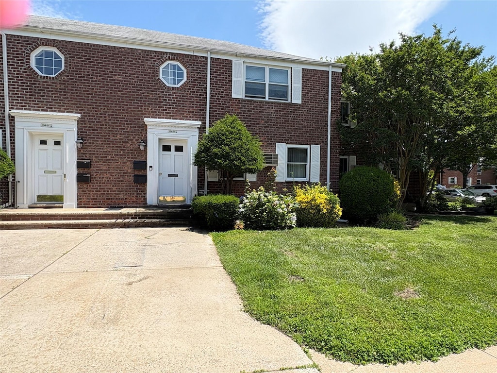 254-33 75th Ave Fl 2Nd, Glen Oaks, NY 11004 - photo 1