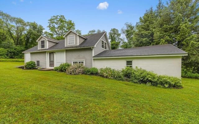 342-344 Van Wagner Rd, Poughkeepsie, NY 12603 - view of front facade with a front yard