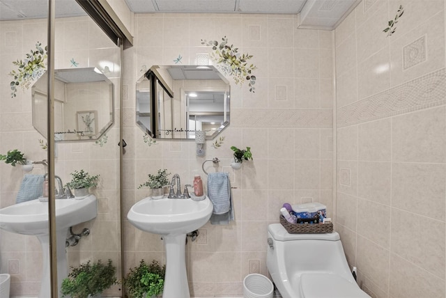 11 Beverly Ln, Peekskill, NY 10566 - bathroom featuring tile walls and tasteful backsplash