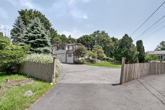 11 Beverly Ln, Peekskill, NY 10566 - view of asphalt driveway