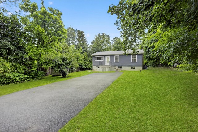 7 Jorge Ln, Wallkill, NY 12589 - view of front of home featuring driveway and a front lawn