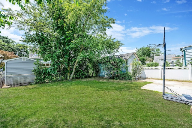 10 Leach St, Lynbrook, NY 11563 - view of yard featuring a patio area and an outdoor structure