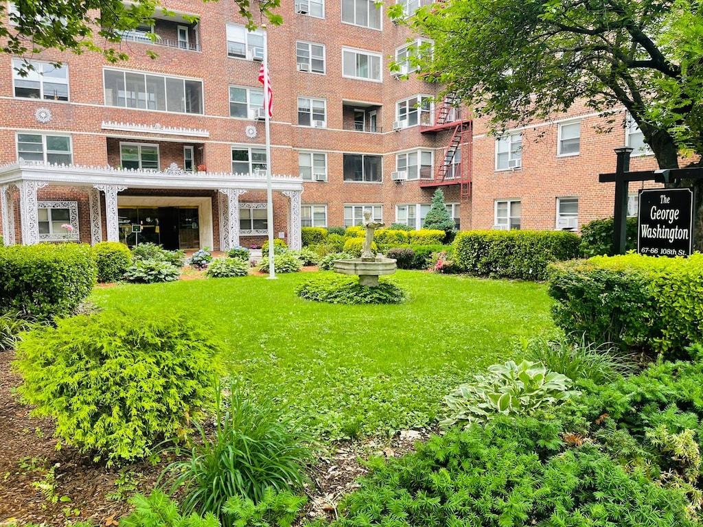 67-66 108th St Unit D3, Forest Hills, NY 11375 - view of community