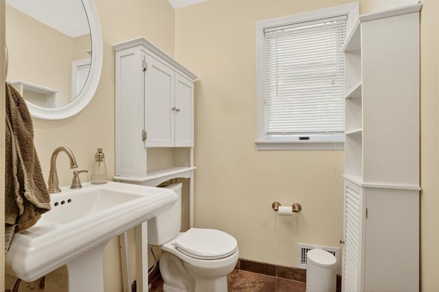 34 Winter Hill Rd, Tuckahoe, NY 10707 - half bath featuring toilet and baseboards