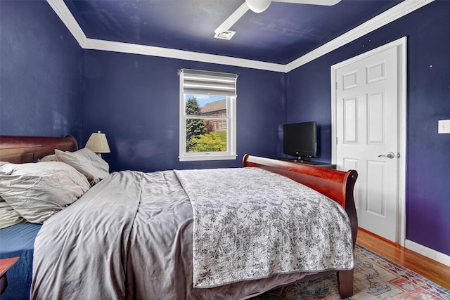34 Winter Hill Rd, Tuckahoe, NY 10707 - bedroom with wood finished floors, crown molding, and ceiling fan