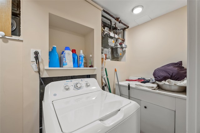 1112 Saint Lawrence Ave Front, Front, Bronx, NY 10472 - laundry room featuring washing machine and clothes dryer