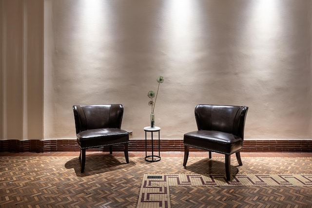 601 Pelham Pkwy N Unit 516, Bronx, NY 10467 - sitting room with baseboards