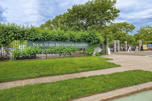 601 Pelham Pkwy N Unit 516, Bronx, NY 10467 - community sign with a lawn