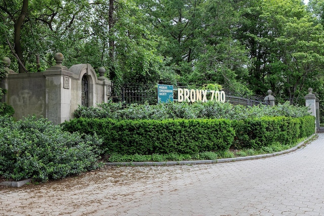 601 Pelham Pkwy N Unit 516, Bronx, NY 10467 - view of community sign