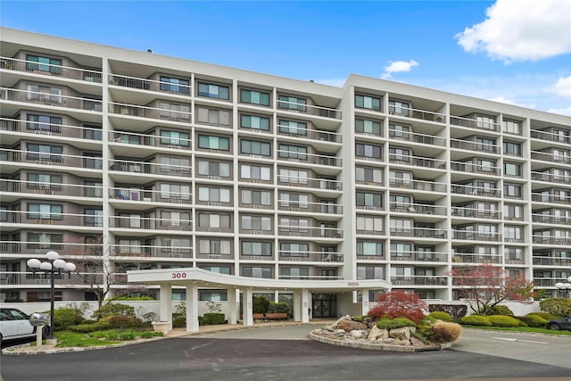 300 High Point Dr Unit 711, Hartsdale, NY 10530 - view of apartment building / complex