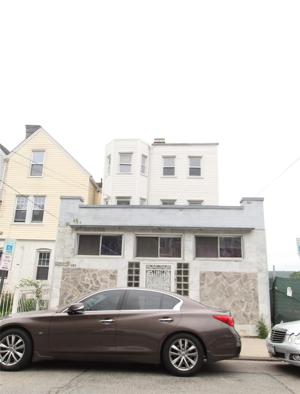 301 Warburton Ave, Yonkers, NY 10701 - photo 1