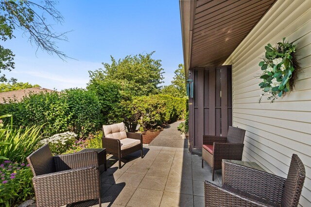 4 Devon Ct Unit B, Yorktown Heights, NY 10598 - view of patio / terrace with an outdoor hangout area