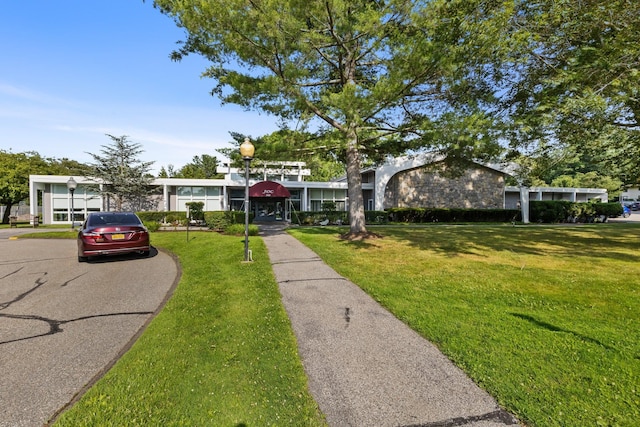 4 Devon Ct Unit B, Yorktown Heights, NY 10598 - view of front of property with a front lawn