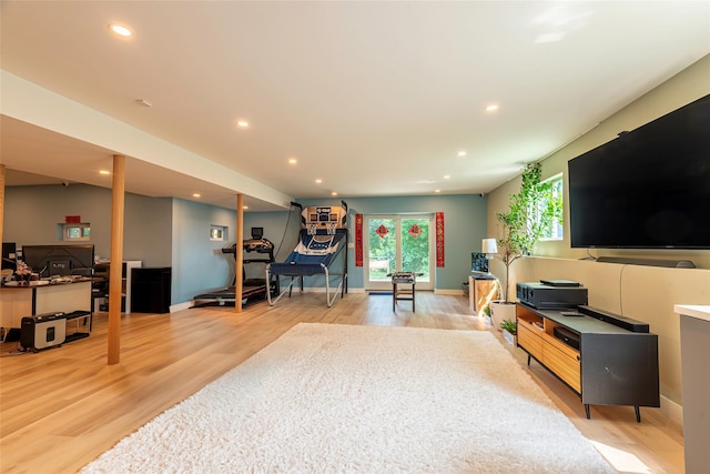 53 Vista Hill Rd, Great Neck, NY 11021 - living area featuring light wood finished floors and recessed lighting