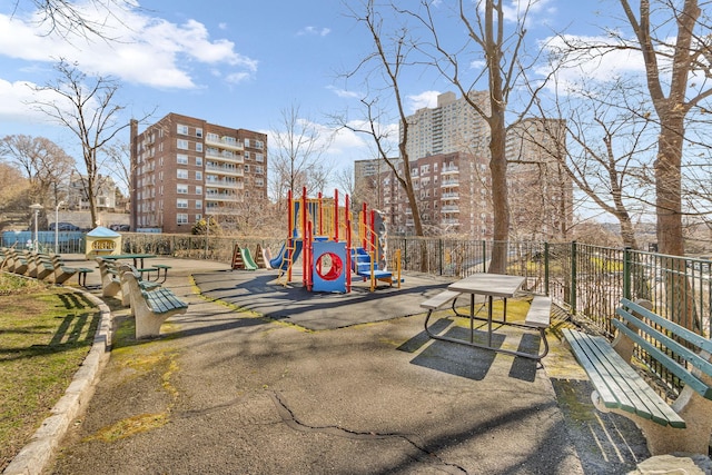 60 Knolls Cres Unit 1F, Bronx, NY 10463 - view of communal playground