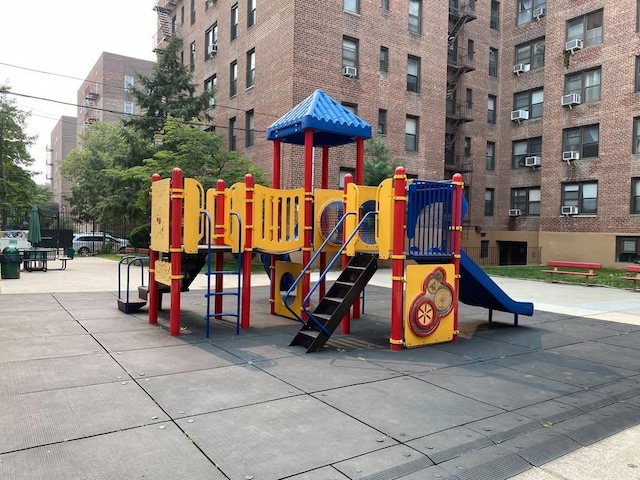 33-47 91st St Unit 5A, Jackson Heights, NY 11372 - view of community play area