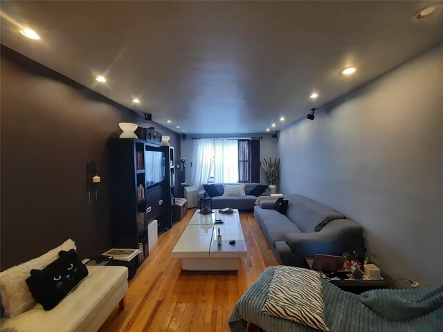 33-47 91st St Unit 5A, Jackson Heights, NY 11372 - living area featuring light wood-style floors and recessed lighting
