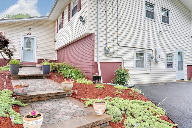 24 Oxford Ct, Spring Valley, NY 10977 - view of side of home