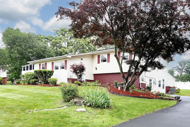 24 Oxford Ct, Spring Valley, NY 10977 - bi-level home featuring a front yard and brick siding