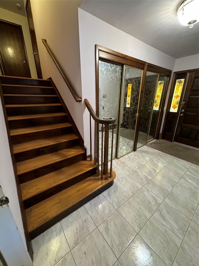 28 Jansen St, Staten Island, NY 10312 - foyer entrance with stairs