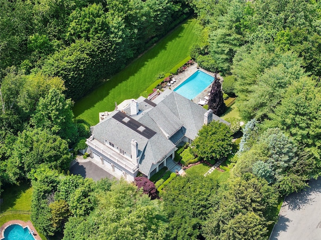 4 Pond Ln, Sands Point, NY 11050 - aerial view of property and surrounding area with a pool