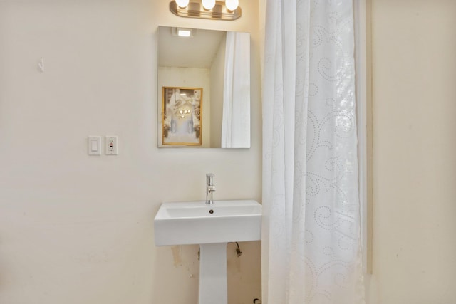 42 N Healy Ave, Hartsdale, NY 10530 - full bathroom featuring curtained shower and a sink