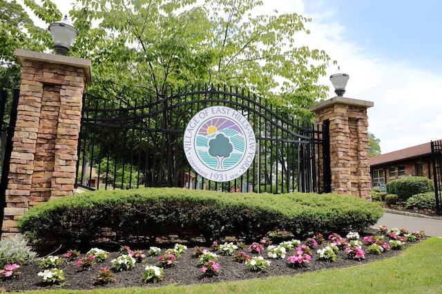 20 Primrose Ln, East Hills, NY 11577 - view of community sign